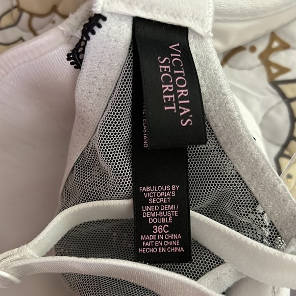 Victoria’s Secret ladies lace bra - Picture 4 of 5